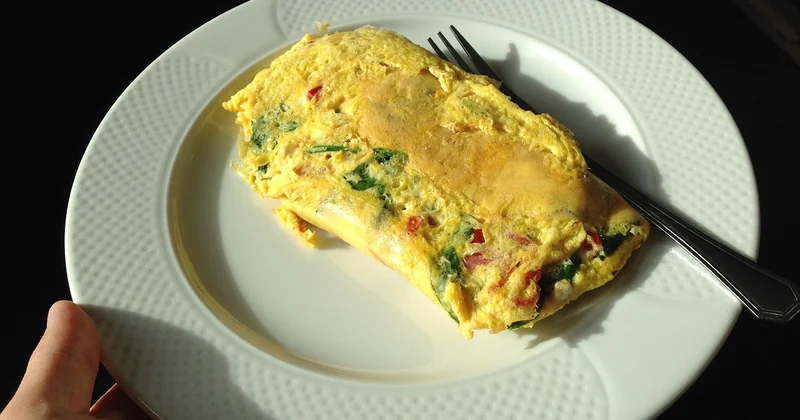 Comment réussir une omelette moelleuse : quantités et ratios